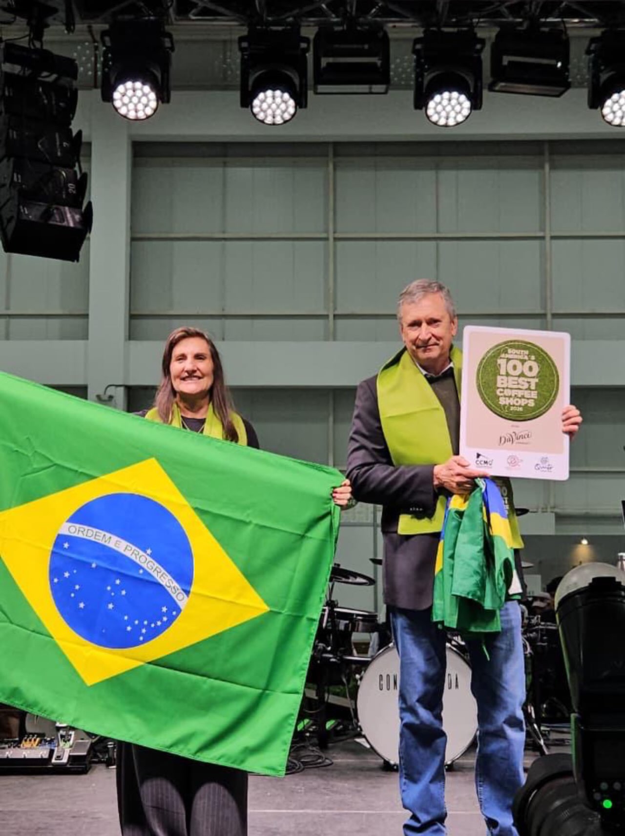 Casal de fundadores da Lucca, Georgia Franco e Luiz Otávio Franco Souza receberam premiação em Quito, no Equador