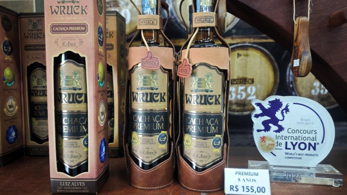 Cachaça Premium do Alambique Wruck, em Luiz Alves, Santa Catarina