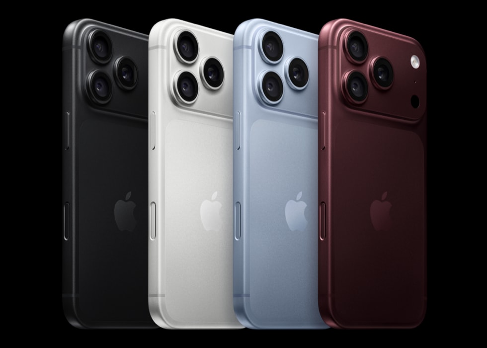 quatro iPhone Pro cada um de uma cor, enfileirados 