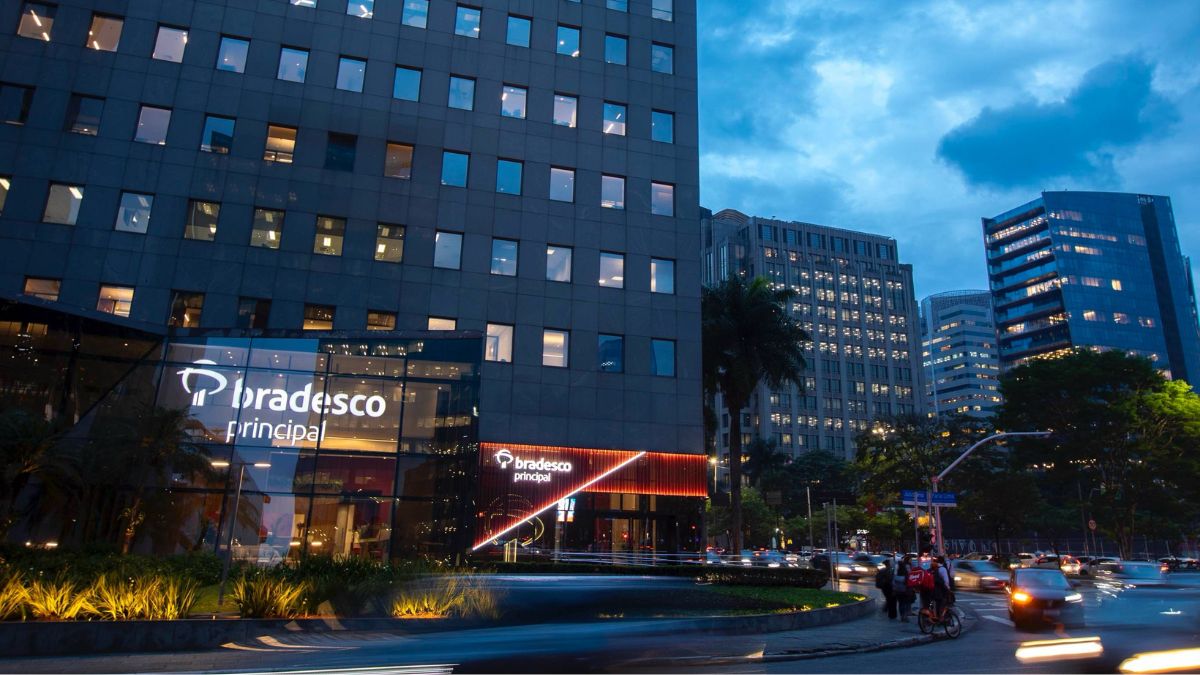 Fachada de agência do Bradesco Principal.