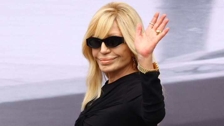 Donatella Versace anuncia nova marca após deixar grife da família
