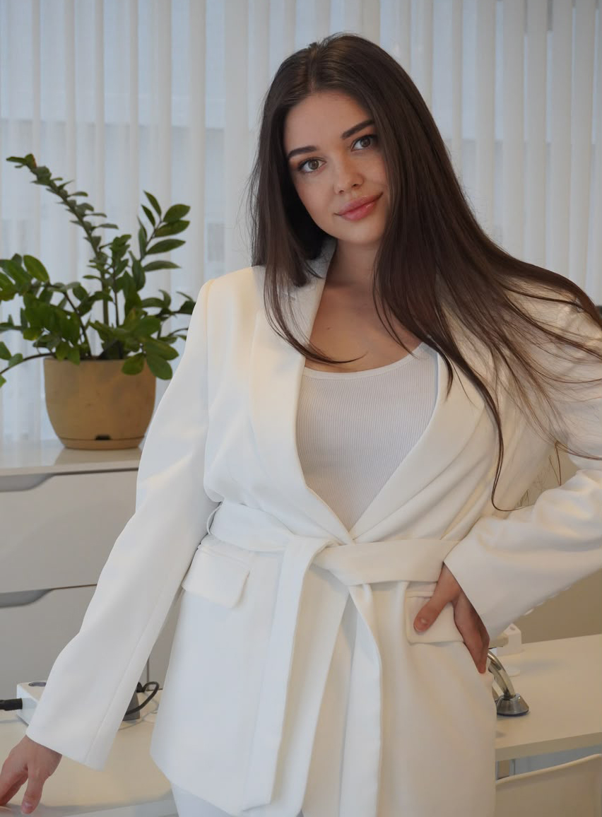 Karina Nakonechna, ucraniana que se mudou para Florianópolis (SC) e abriu o salão de beleza It’s My Beauty Lab