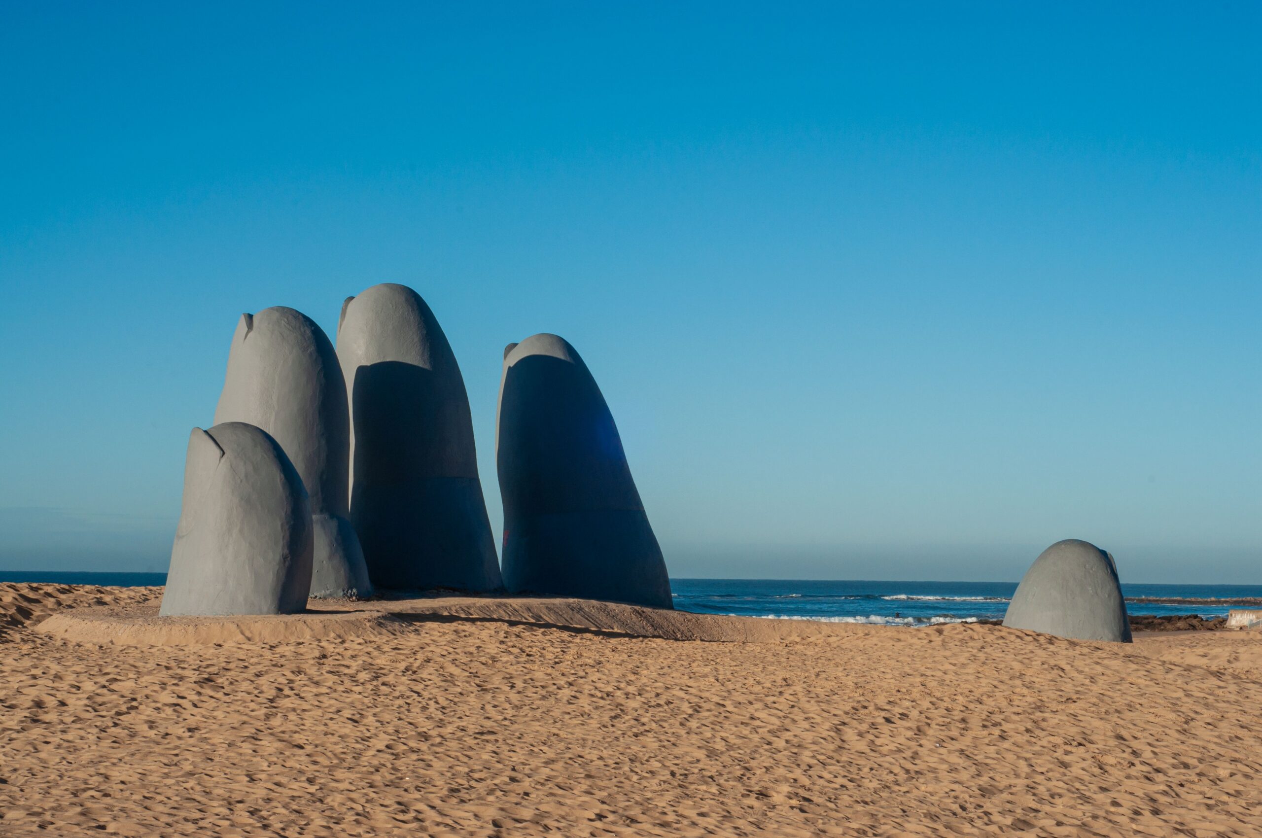 A escultura La Mano