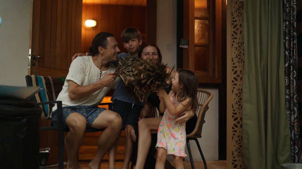 Natalia Kariukina, Stanislav Kariukin e seus filhos, família da Sibéria que se mudou para Santa Catarina e abriu uma sauna russa