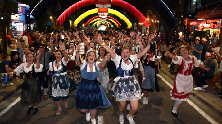 Foi dada a largada da temporada de Oktoberfest; veja as principais festas cervejeiras do Brasil