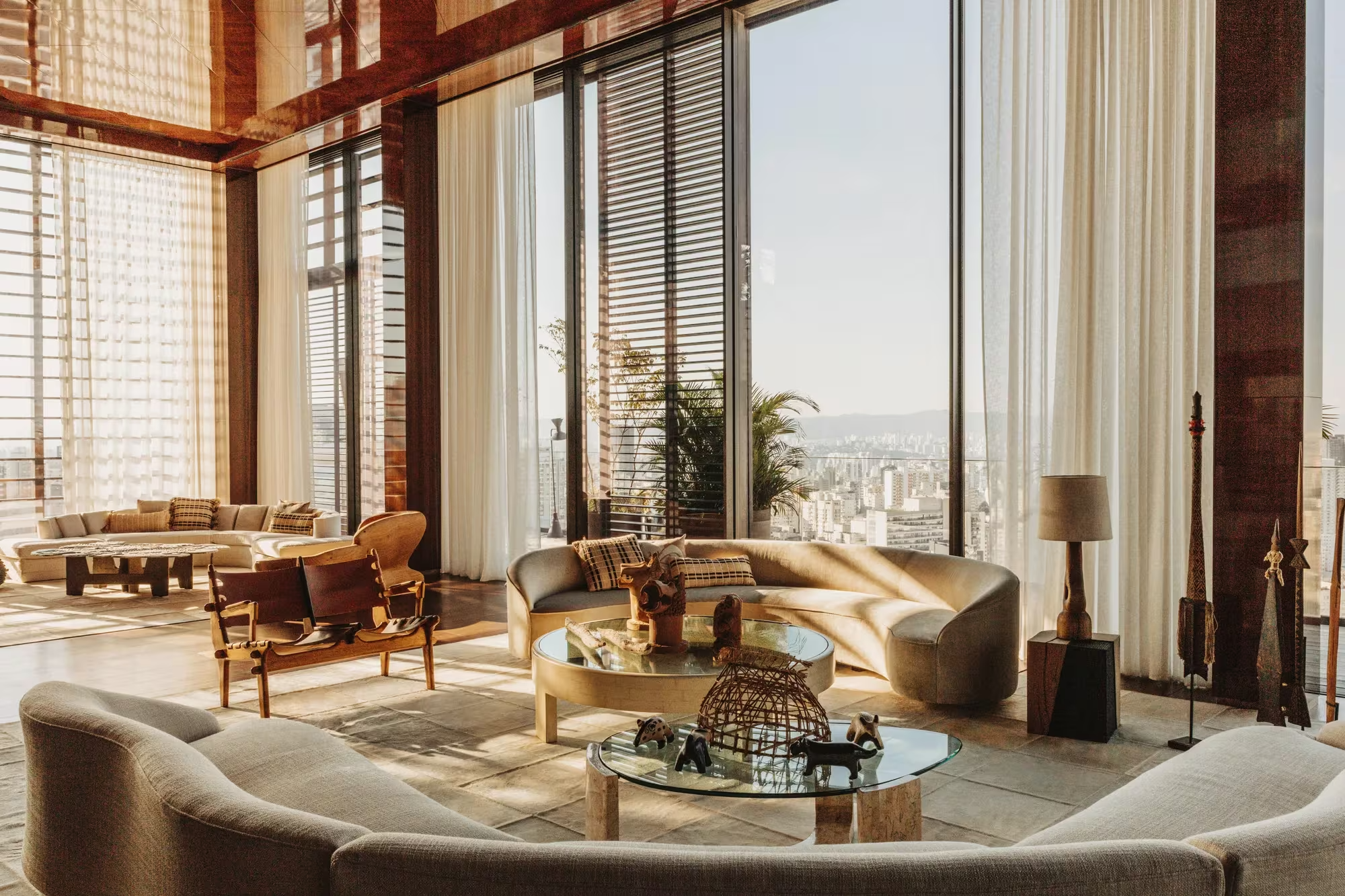 Sala principal da Penthouse Suite, no Rosewood