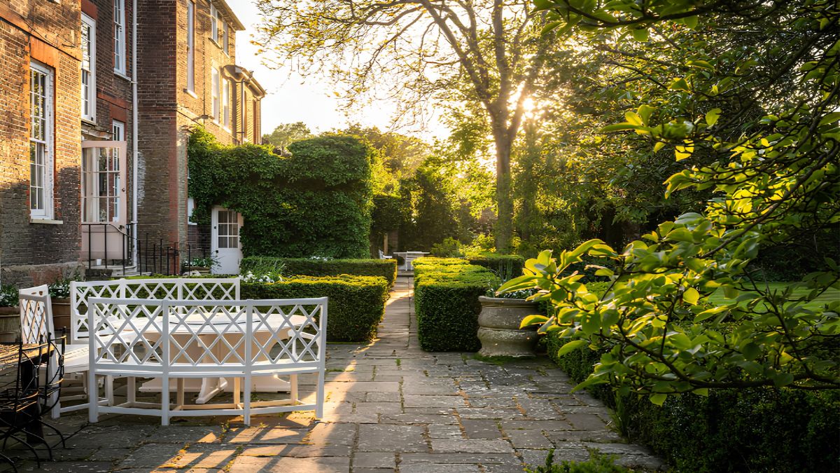 Mansão ligada à Princesa Diana à venda em Londres por R$ 174 milhões, com jardins históricos e arquitetura preservada