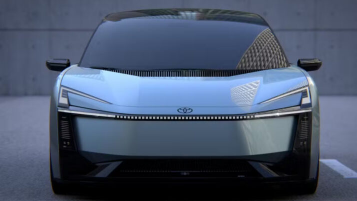Novo Corolla será inspirado em um protótipo apresentado durante a Japan Mobility Show de 2025 e chegará ao Japão em outubro