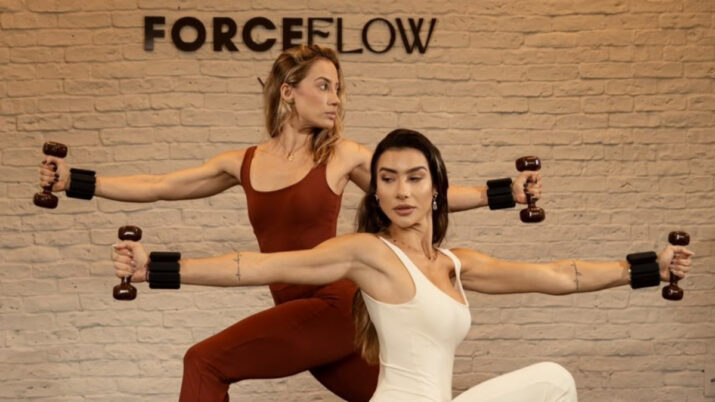 Esther Bruno e Thaísa Girotto criaram o Yoga Force Flow