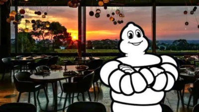 Magill Estate Restaurant ao fundo, boneco Michelin à frente