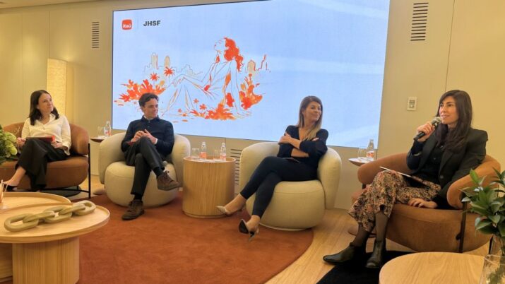 Executivos de Itaú (ITUB4) e JHSF (JHSF3) falam sobre parceria estratégica. Da esquerda para a direita, Juliana Cury (CMO do Itaú), Lernardo Cid (CMO da JHSF), Adriana dos Santos (Diretora do Personnallité) e Paola Sarkis (Diretora do Itaú Private).