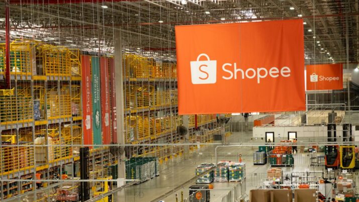 Interior de centro de distribuição da Shopee em Franco da Rocha (SP).