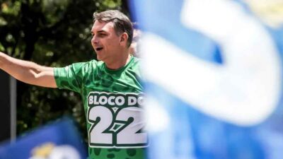 Flávio Bolsonaro em campanha