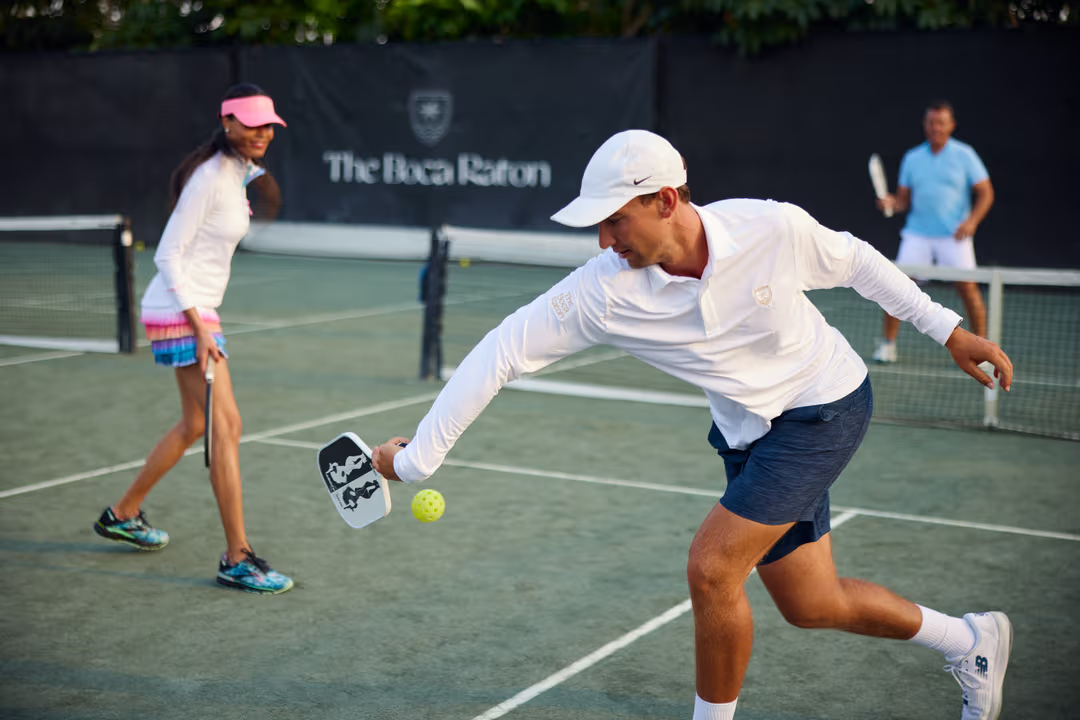 Pickleball é febre em clubes esportivos e empreendimentos imobiliários de luxo mundo afora