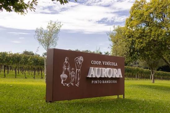 Placa da vinícola Aurora em Pinto Bandeira