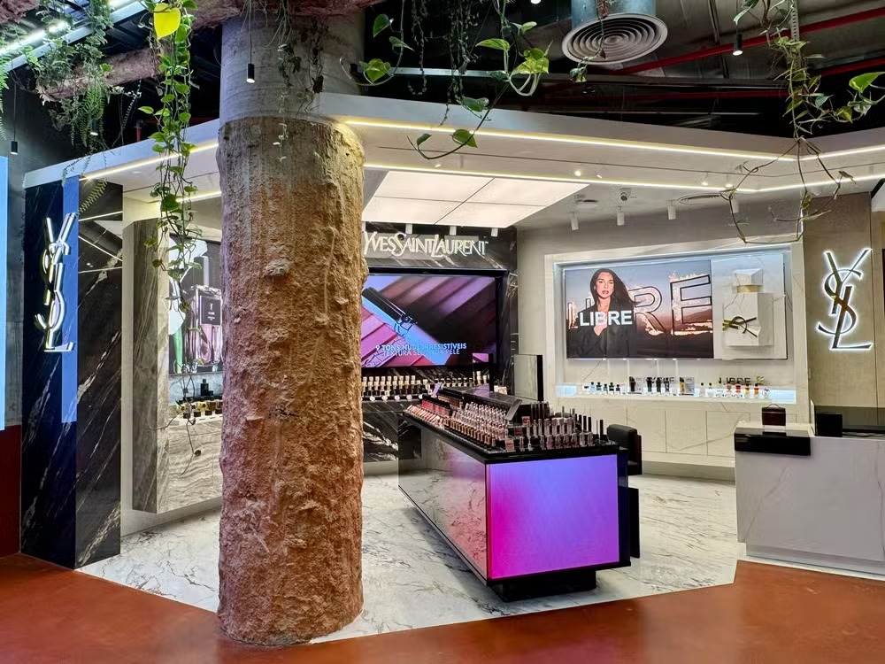 Boutique YSL Beauty dentro do Mata Lab, em São Paulo
